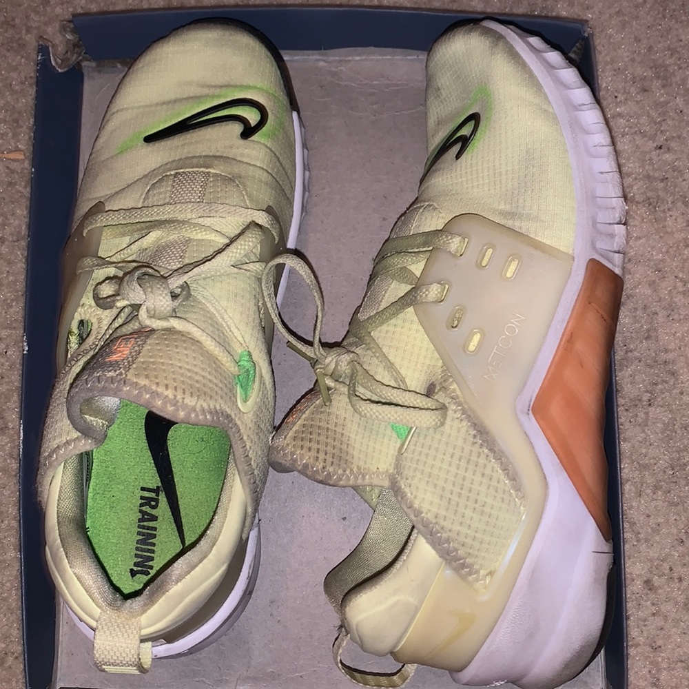 Womens Nike free size 8.5
